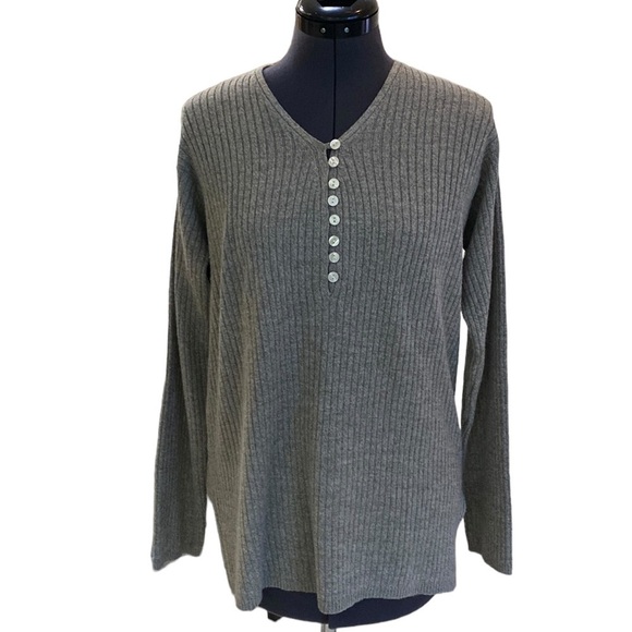 Old Navy Clothing Co. Known Around the World Size L Imported V-Neck Long Sleeve - Picture 1 of 7